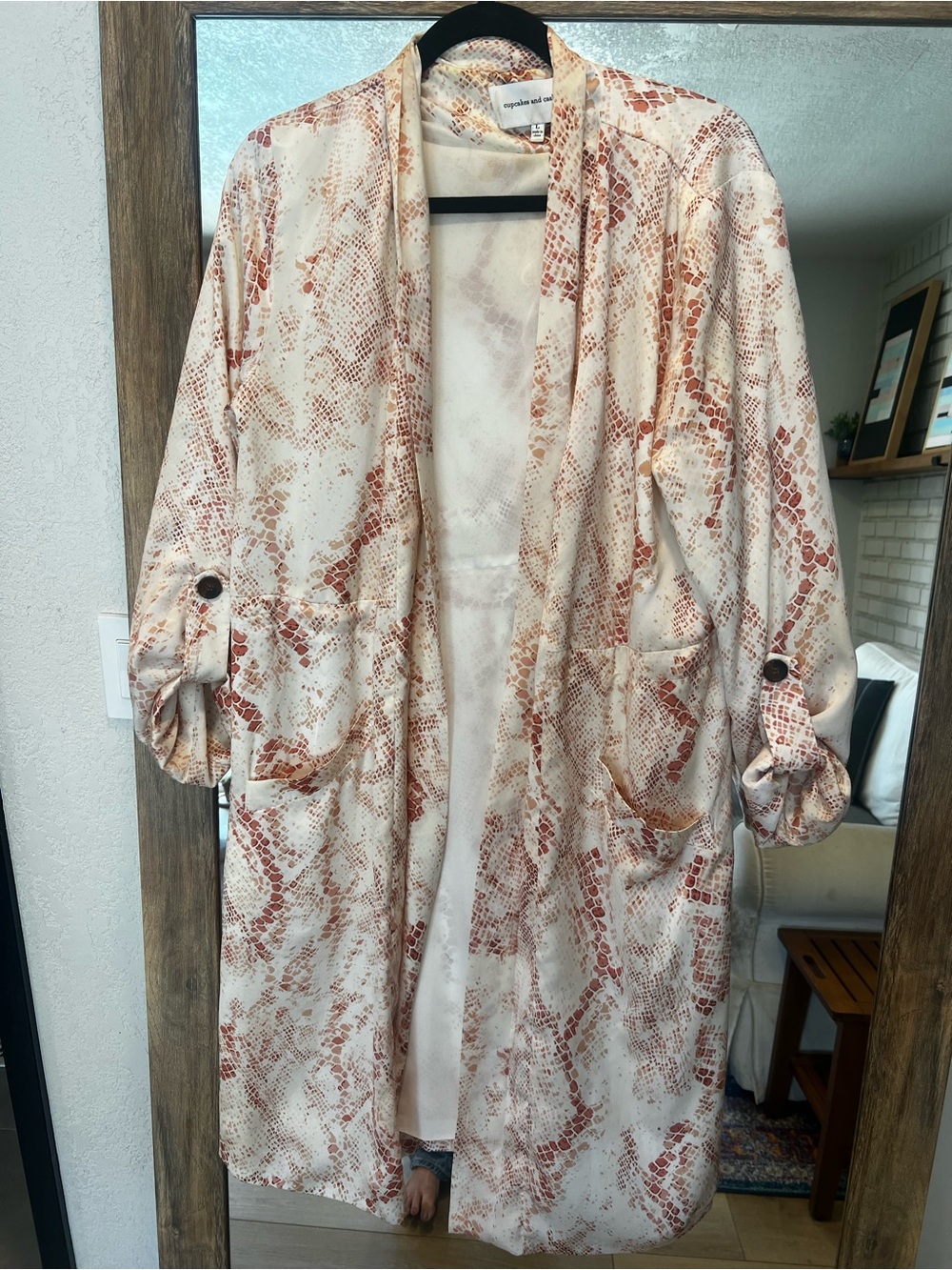 Lightweight Cream & Rust Snake-Print Robe jacket - Picture 4 of 8